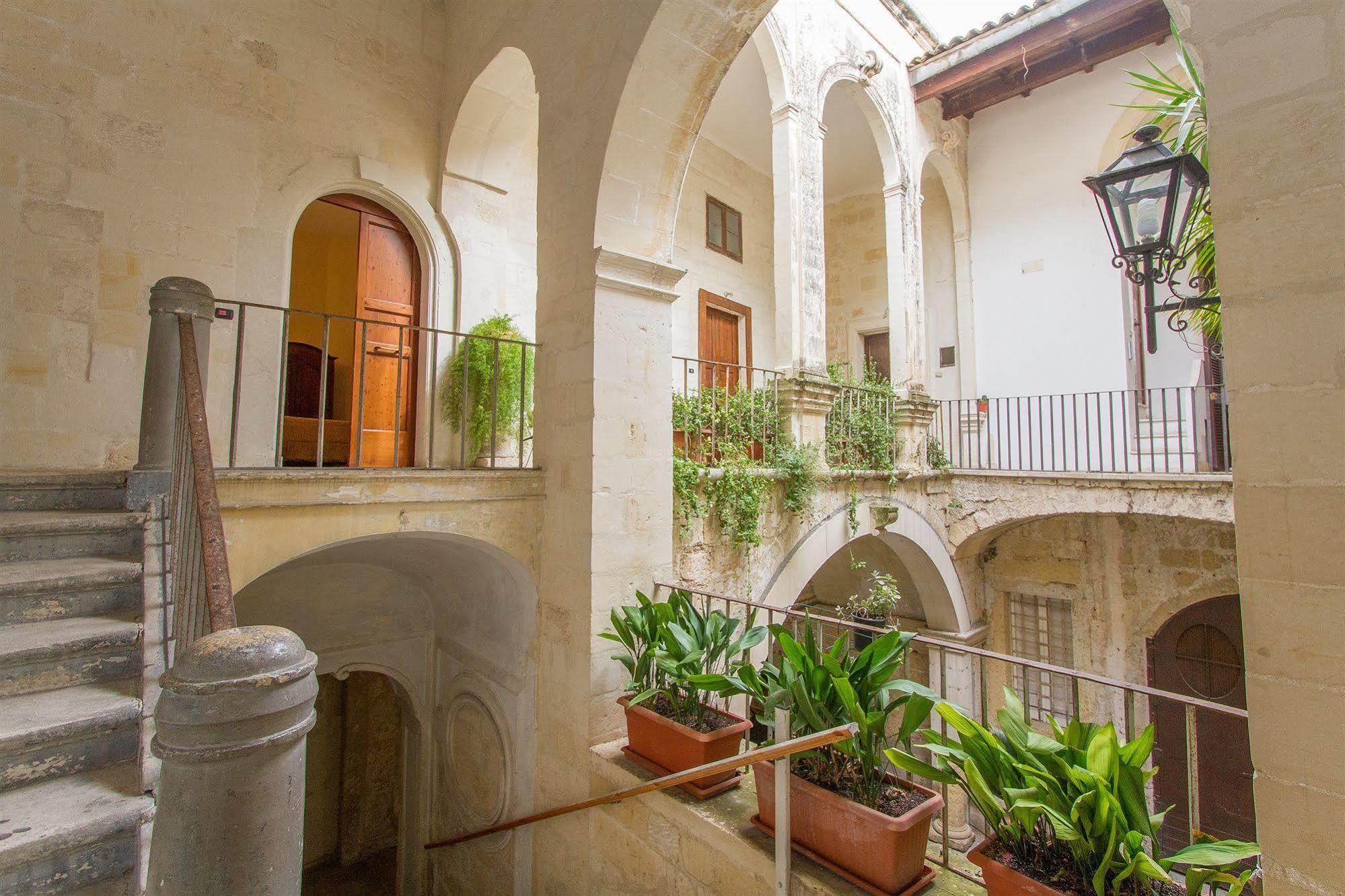 B&B Casa Li Santi Lecce Esterno foto