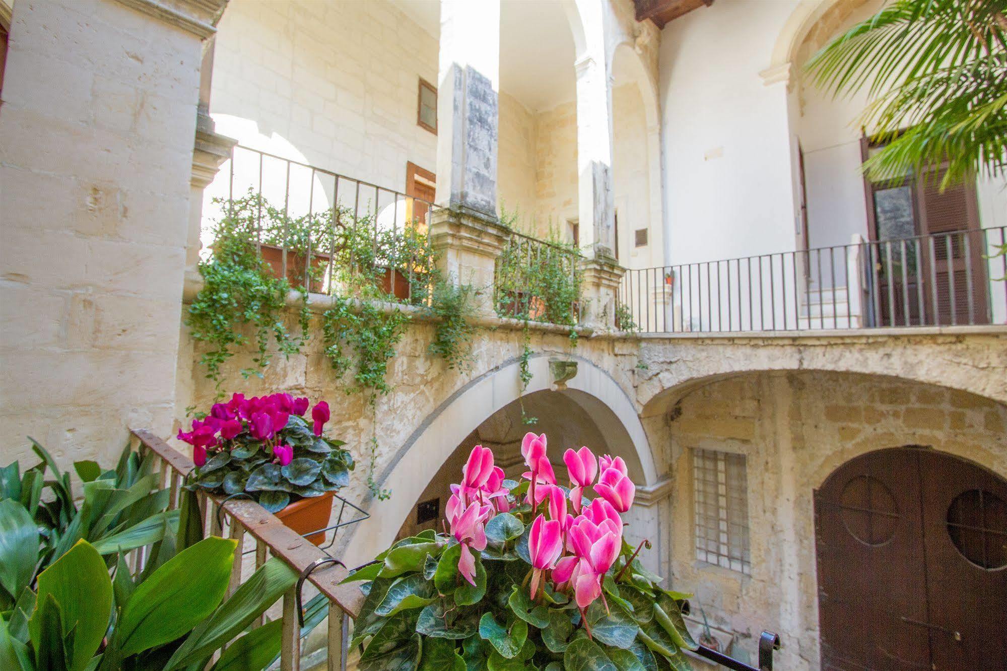 B&B Casa Li Santi Lecce Esterno foto